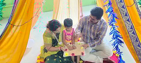 ராணிப்பேட்டை பள்ளிகளில் வித்யாரம்பம் நிகழ்ச்சி