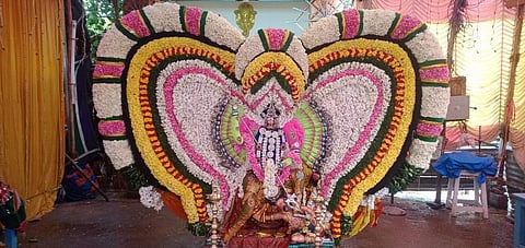 தசரா திருவிழாவையொட்டி கோயில்கள் தசரா கமிட்டி சார்பில் நடைபெற்ற சாமி ஊர்வலம்