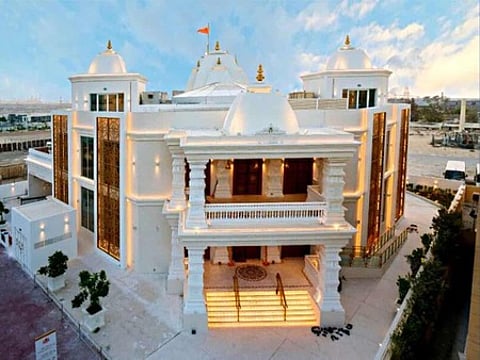 துபை, ஜெபெல் அலி பகுதியில் திறக்கப்பட்டுள்ள பிரம்மாண்ட கோயில்.