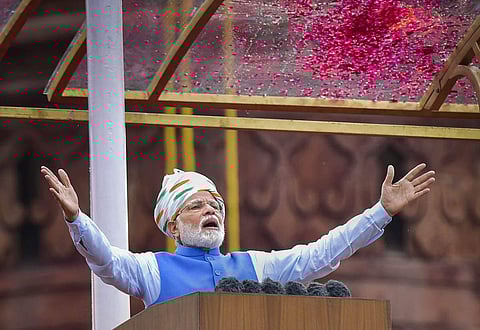 அரசின் தலைவராக 21 ஆண்டுகளை நிறைவு செய்யும் பிரதமர் மோடி, பாஜக தலைவர்கள் புகழாரம்