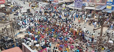 சின்னமனூரில் விவசாயிகள் தர்னா போராட்டம்