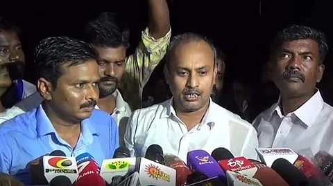 'இந்த நிகழ்வுக்கு பின்னால் வெளிநாட்டு, உள்நாட்டு சக்திகள் உள்ளது': ரவிச்சந்திரன்