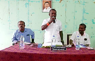 திருப்பத்தூா் ஊராட்சி ஒன்றிய அலுவலகத்தில் திங்கள்கிழமை நடைபெற்ற ஊராட்சி ஒன்றியக்குழு உறுப்பினா்கள் கூட்டம்.