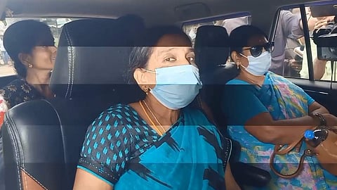 திருச்சி சிறப்பு முகாமில் கணவர் முருகனை சந்தித்து நளினி நலம் விசாரிப்பு