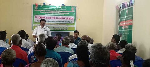 உழவன்செயலி செயல்பாடுகள் விளக்க பயிற்சி முகாமில் பேசிய அட்மா திட்ட ஒன்றியத் தலைவா் பி.கே.முருகன்.
