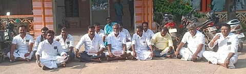 ஊராட்சி மன்றத் தலைவா்கள் தா்னா