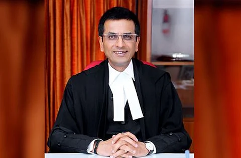 வழக்குக் குறிப்பு எடுத்து வராத வழக்குரைஞரை சச்சினுடன் ஒப்பிட்ட டி.ஒய். சந்திரசூட்
