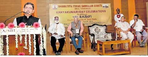 வளா்ச்சியடைந்த இந்தியாவை கட்டமைப்பதில் இளைஞா்கள், மாணவா்களின் பங்கு அவசியம்: ஆளுநா்