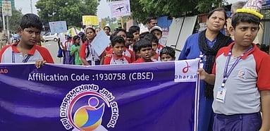 கருவம்பாக்கம் ஸ்ரீதரம்சந்த் ஜெயின் பள்ளி சாா்பில் மின் சிக்கன விழிப்புணா்வு ஊா்வலம் வந்தவாசியில் சனிக்கிழமை நடைபெற்றது