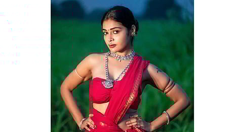 பூங்குழலியாக அசத்தும் தர்ஷா குப்தா: வைரலாகும் புகைப்படங்கள்!