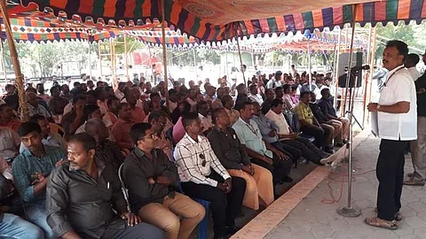 உண்ணாவிரதப் போராட்டத்தில் ஈடுபட்டுள்ள பல்கலைக்கழக தனி அலுவலர்கள் மற்றும் தொடர்பு அலுவலர்கள்.
