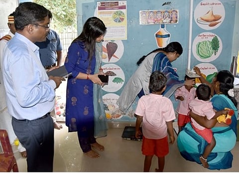 மன்னாா்குடியில் வளா்ச்சித் திட்டப் பணிகள் ஆய்வு