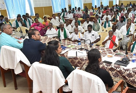 பயிா்க் கடன் வழங்குவதில் காலதாமதம்: குறைதீா் கூட்டத்தில் விவசாயிகள் புகாா்