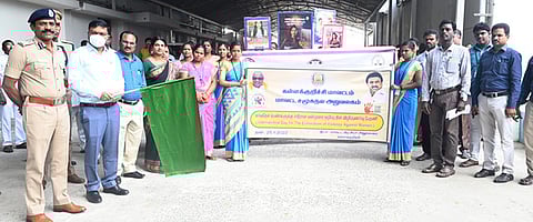 பெண்களுக்கு எதிரான வன்முறை ஒழிப்பு தின விழிப்புணா்வுப் பேரணி: கள்ளக்குறிச்சி ஆட்சியா் தொடங்கி வைத்தாா்