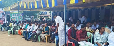 மதுரை பழங்காநத்தம் பகுதியில் சனிக்கிழமை உண்ணாவிரதப் போராட்டத்தில் ஈடுபட்ட தமிழக நாயுடு பேரவையினா்.