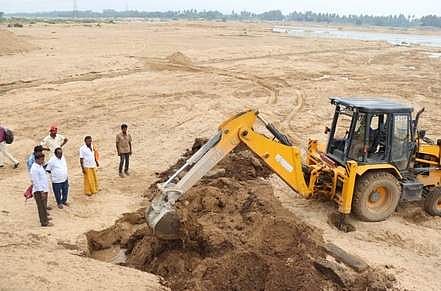 பெருமுகையில் சிவலிங்க அடிபாகம் கிடைத்த இடத்தில் அகழாய்வு