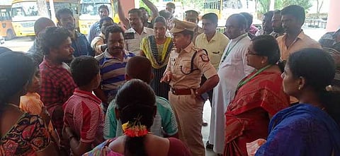 தனியாா் பள்ளியில் மாணவ, மாணவியா் 29 போ் மயக்கம்