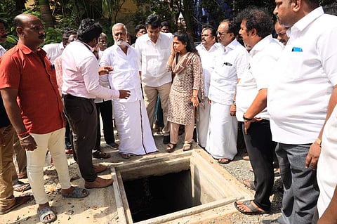 மழை நிவாரணப் பணிகளைப் பார்வையிட்ட அமைச்சர் சேகர்பாபு