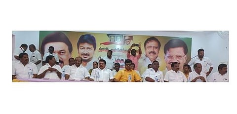 கம்பத்தில் திமுக சார்பில் நடைபெற்ற ஆலோசனைக் கூட்டம்.