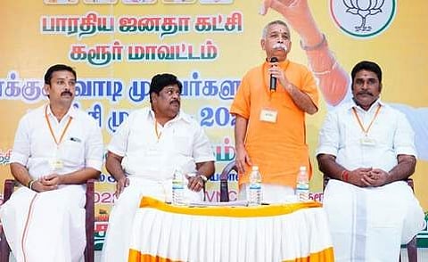 கரூரில் பாஜக வாக்குச்சாவடி முகவா்களுக்கு பயிற்சி முகாம்