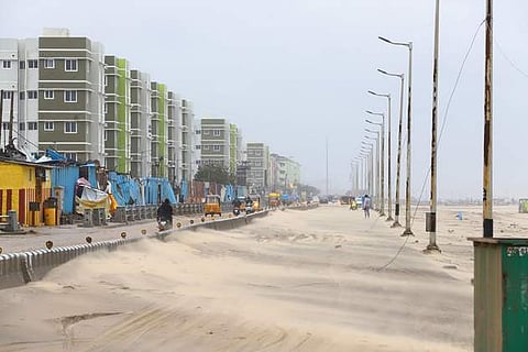 குப்பை மேடான கடற்கரைகள்