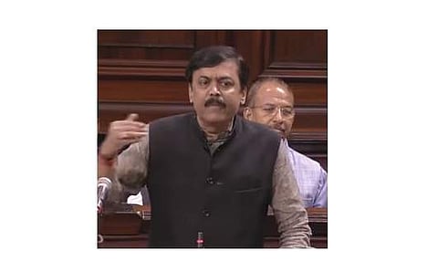 ஆந்திரத்தில் வணங்கச் சென்ற பாஜக எம்பியை எட்டி உதைத்த பசு மாடு