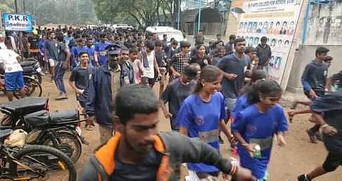 போட்டியில் பங்கேற்றோா்.