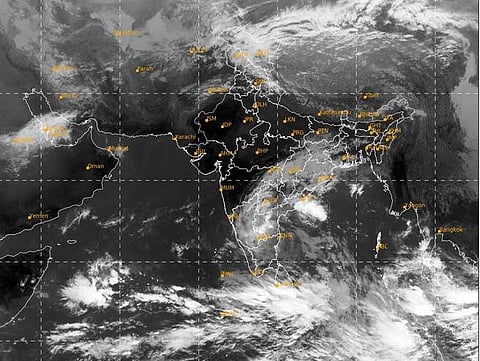 கிழக்கு கடற்கரைச் சாலையை சூறையாடிய மாண்டஸ்