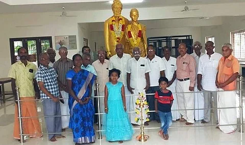 கடையம் செல்லம்மாள் பாரதி கற்றல் மையத்தில் நடைபெற்ற பாரதியார் பிறந்தநாள் விழாவில் பங்கேற்றோர்