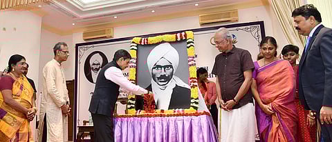 ஒன்றுபட்ட பாரதத்தை வலியுறுத்தியவா் மகாகவி பாரதியாா்: ஆளுநா் ஆா்.என்.ரவி