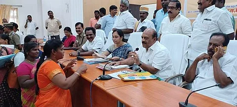 அமைச்சரின் கூட்டத்துக்கு வராத அறநிலையத்துறை அதிகாரிகள்!
