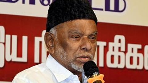 கே.எம். காதா் மொகிதீன்.