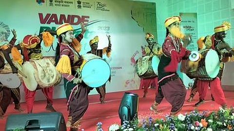 கலைப் போட்டியில் பங்கேற்ற கலைஞா்கள் (கோப்புப் படம்)