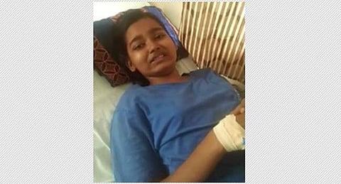 கால் அழுகல் நோய் பாதித்த மாணவி அபிநயா