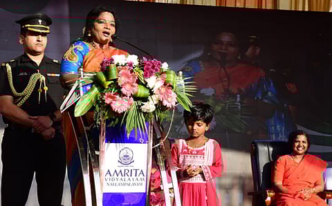 கோவை நல்லாம்பாளையத்திலுள்ள அமிா்த வித்யாலயம் பள்ளியில் நடைபெற்ற நிகழ்ச்சியில் பேசுகிறாா் தெலங்கானா ஆளுநா் தமிழிசை செளந்தரராஜன்.