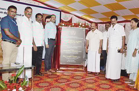 கோவை, கிட்டாம்பாளையம் அண்ணா கூட்டுறவு தொழிற்பேட்டையில் ரூ.24.61 கோடி மதிப்பிலான மேம்பாட்டுப் பணிகளைத் தொடக்கிவைக்கிறாா் சிறு, குறு மற்றும் நடுத்தர தொழில் நிறுவனங்கள் துறை அமைச்சா் தா.மோ.அன்பரசன்.