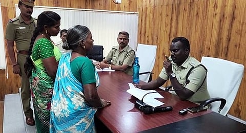 குறைதீா்க்கும் கூட்டம்: வேலூா் எஸ்.பி.யிடம் நேரடியாக மனு அளித்த மக்கள்