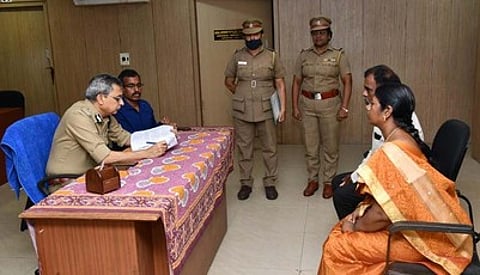 காவல்துறையில் மக்கள் குறைகேட்பு முகாம்: ஒரே நாளில் 2,604 போ் மனு