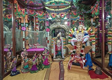 புள்ளரையன் கருட வாகனன் திருக்கோலத்தில்...