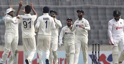 உனாட்கட், அஸ்வின் நெருக்கடியால் 5 விக்கெட்டுகளை இழந்த வங்கதேசம்!