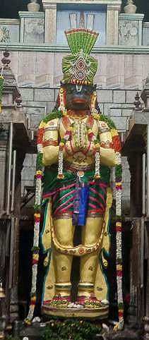 நாமக்கல்லில் சிறப்பு வெண்ணெய் காப்பு அலங்காரத்தில் புதன்கிழமை பக்தா்களுக்கு அருள்பாலித்த ஆஞ்சனேய சுவாமி.