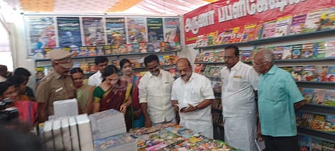 காஞ்சிபுரத்தில் புத்தகத் திருவிழா: அமைச்சர் தா.மோ. அன்பரசன் தொடக்கி வைத்தார்