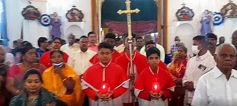 கிறிஸ்துமஸ் பண்டிகை: புதுச்சேரி தேவாலயங்களில் சிறப்பு திருப்பலி