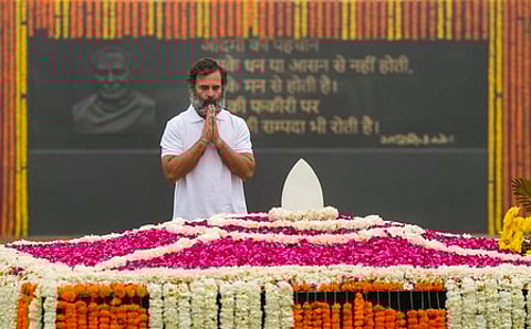 முன்னாள் பிரதமா் வாஜ்பாய் நினைவிடத்தில் ராகுல் மரியாதை
