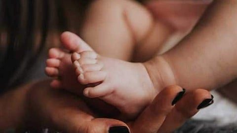 நிறைமாத கர்ப்பிணிக்கு பேருந்திலேயே பிரசவம்