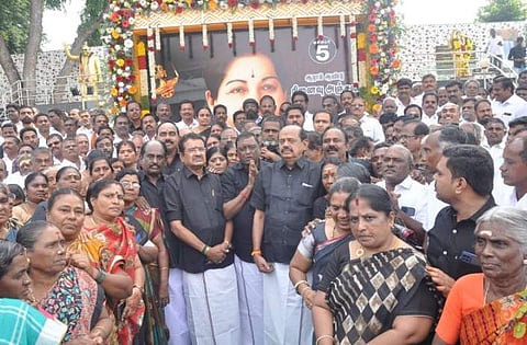 ஈரோட்டில் அதிமுக சார்பில் ஜெயலலிதாவின் நினைவு நாள் அனுசரிப்பு.