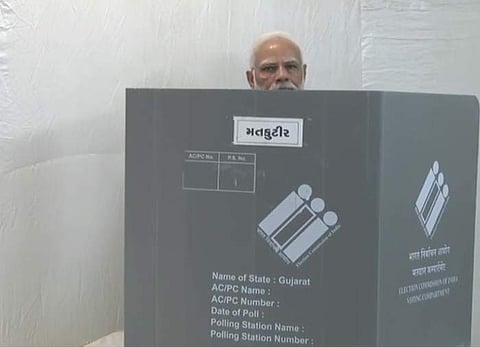 குஜராத் தோ்தல்: வாக்களித்தார் பிரதமர் மோடி!