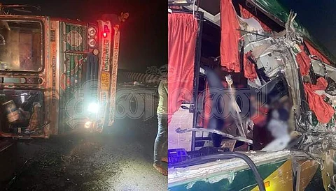 தச்சூரில் ஆம்னி பேருந்து - லாரி மோதியதில் 4 பேர் பலி; லிஃப்ட் கேட்டு ஏறிய ஓட்டுநரும் பலி