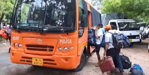 சென்னை, 5 மாவட்டங்களுக்கு விரைந்தது தேசிய பேரிடர் மீட்புப் படை (கோப்பிலிருந்து..)