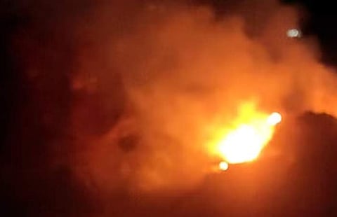 கொல்கத்தா அருகே பயங்கர தீ விபத்து: 20 சாலையோர கடைகள் எரிந்து நாசம்!